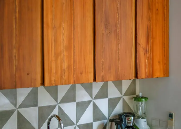 Villa Rizr: Industrial 3br Nearby Berawa Canggu (Bali)