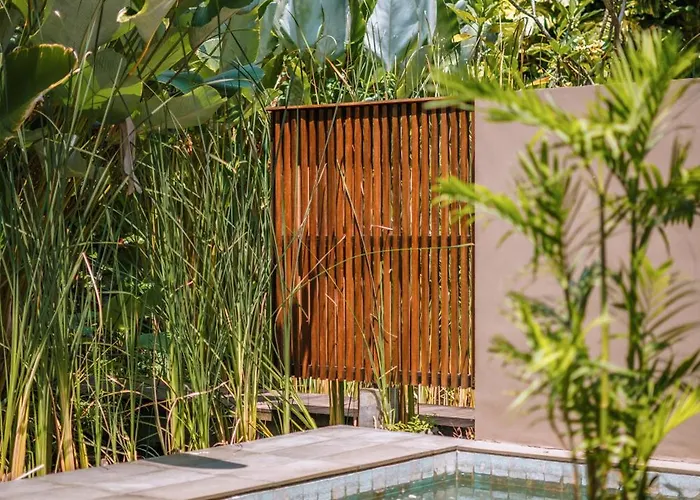 Villa Rizr: Industrial 3br Nearby Berawa Canggu (Bali)