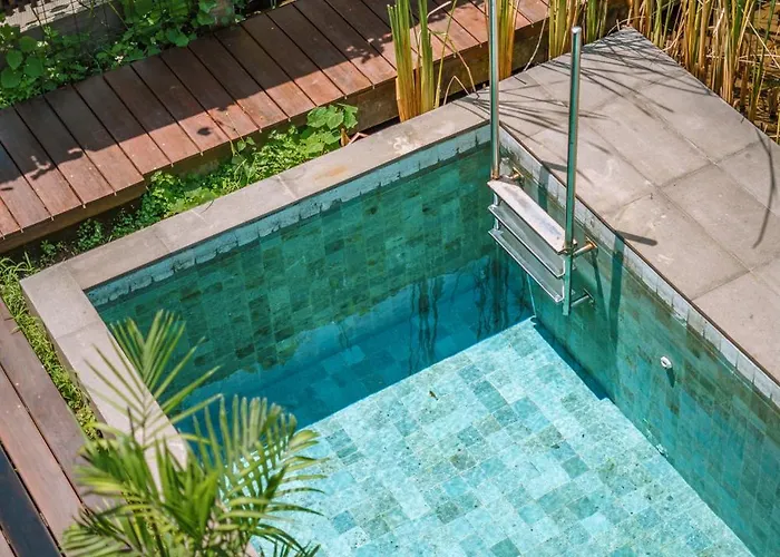 Villa Rizr: Industrial 3br Nearby Berawa