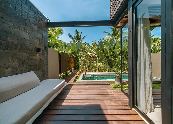 Villa Rizr: Industrial 3br Nearby Berawa *
