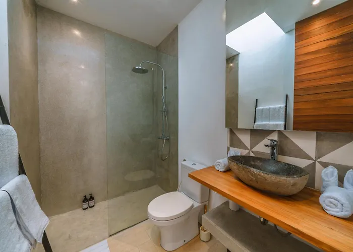 Rizr: Industrial 3br Nearby Berawa Villa Canggu (Bali)