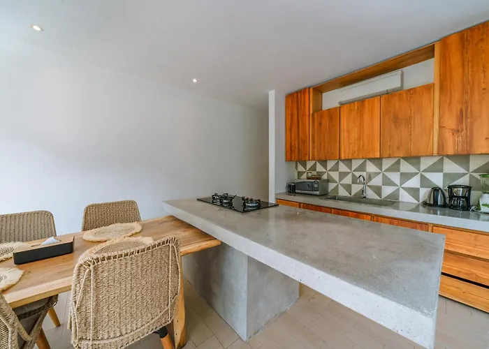 Villa Rizr: Industrial 3br Nearby Berawa Canggu (Bali)
