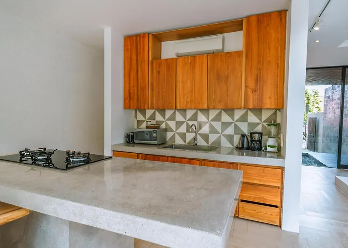 Villa Rizr: Industrial 3br Nearby Berawa *