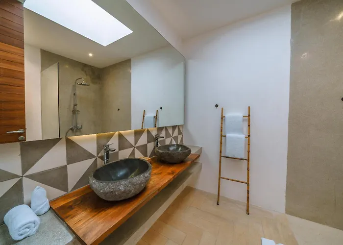 Villa Rizr: Industrial 3br Nearby Berawa Canggu (Bali)