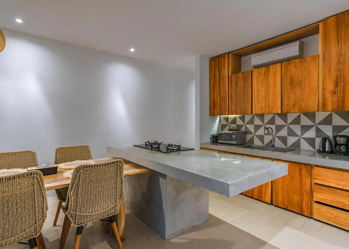 Rizr: Industrial 3br Nearby Berawa Villa