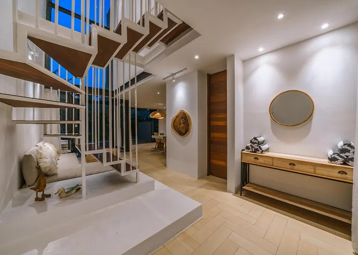 Villa Rizr: Industrial 3br Nearby Berawa *