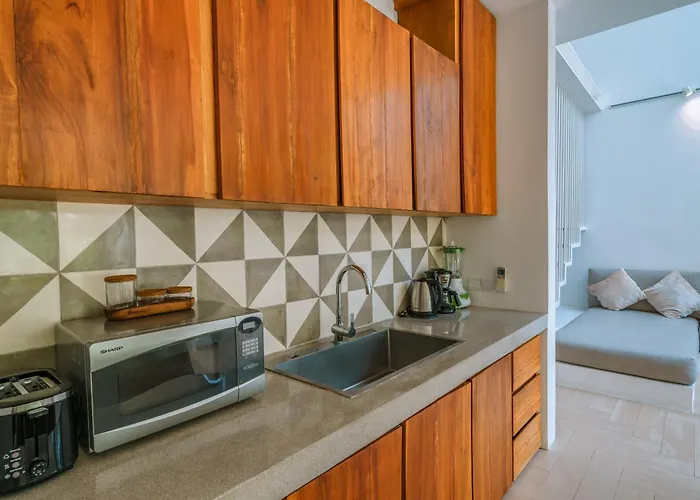 Rizr: Industrial 3br Nearby Berawa Villa *
