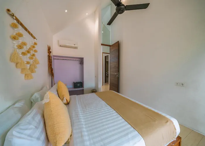 Rizr: Industrial 3br Nearby Berawa Villa *